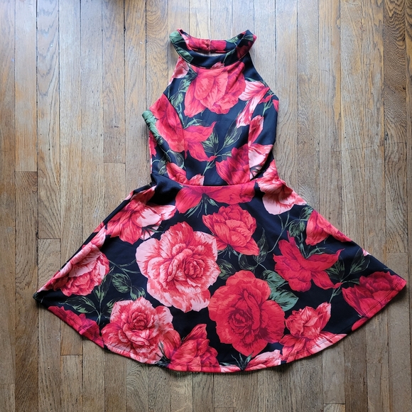 Halter Top Floral Rose Dress 🌹 - Picture 3 of 11